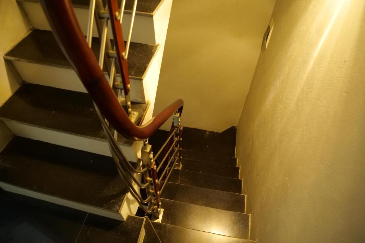 Centre Alley House & Travel Hanoi Exterior photo